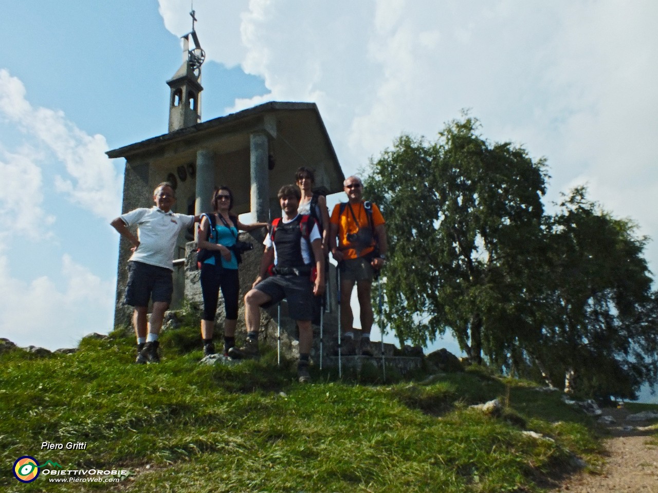 13 Cappella di vetta Monte Poieto (1360 m).JPG